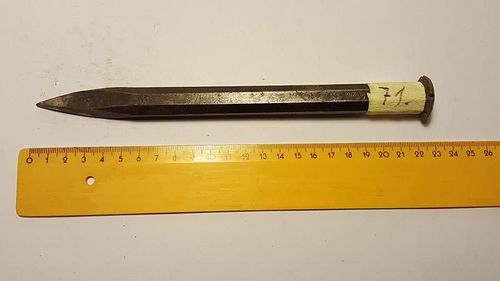 Nr.71: Stahl-Spitzeisen, Achtkant Ø16mm, Knüpfelkopf - gebraucht