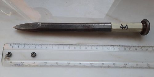 No.41: steel tip iron, octagonal Ø16mm, length 235mm - used