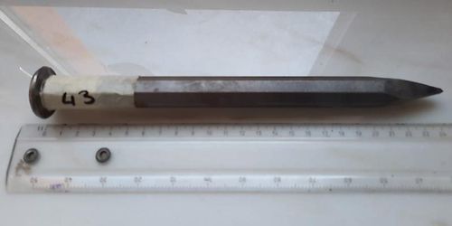 No.43: pointe en fonte d'acier, octagonale Ø18mm, longueur 240mm - used