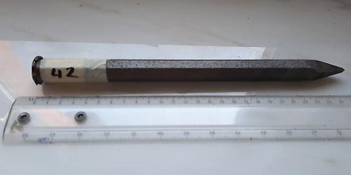 No.42: pointe en fonte d'acier, octagonale Ø18mm, longueur 260mm - used