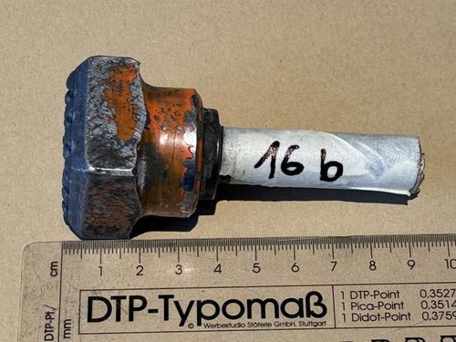 no.16b: carbide pneumatic bush hammer 35x35mm, 4 x 4 teeth, shank 14,3 x 50mm - used
