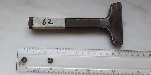 Nr.62: Stalen snijijzer snijkant 70mm, as Ø18mm, lengte 154mm - gebruikt