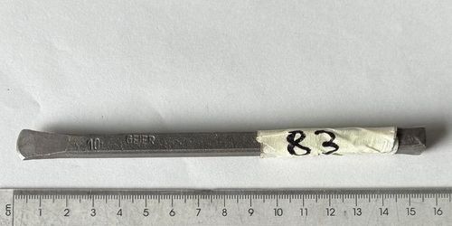 Nr.83: Stalen schrijfijzer, 12 mm snijkant, duimrond, vierkant Ø8 mm, mallethead - gebruikt